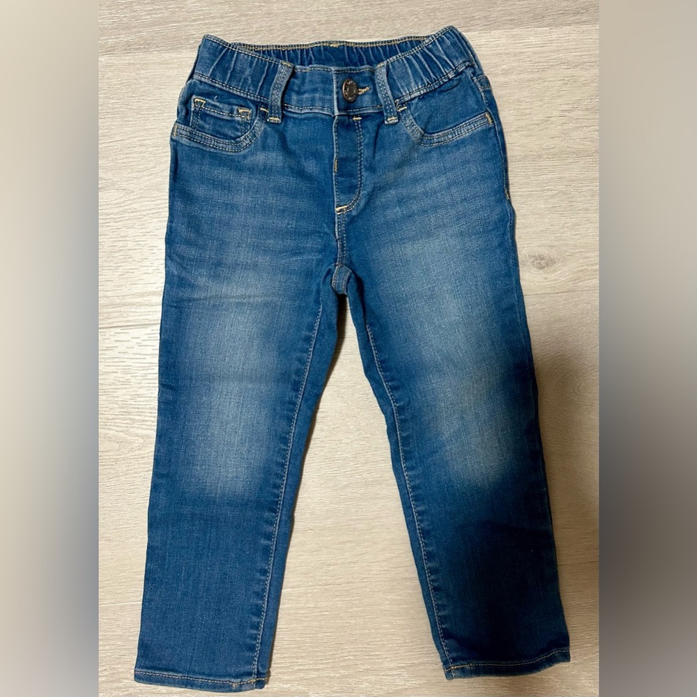 Baby gap denim, toddler 3T skinny jeans, never worn. Great condition.